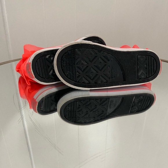 Converse Girls Size 8 Gray Sneakers with Neon Orange Tulle Kids NWOT - Picture 5 of 6